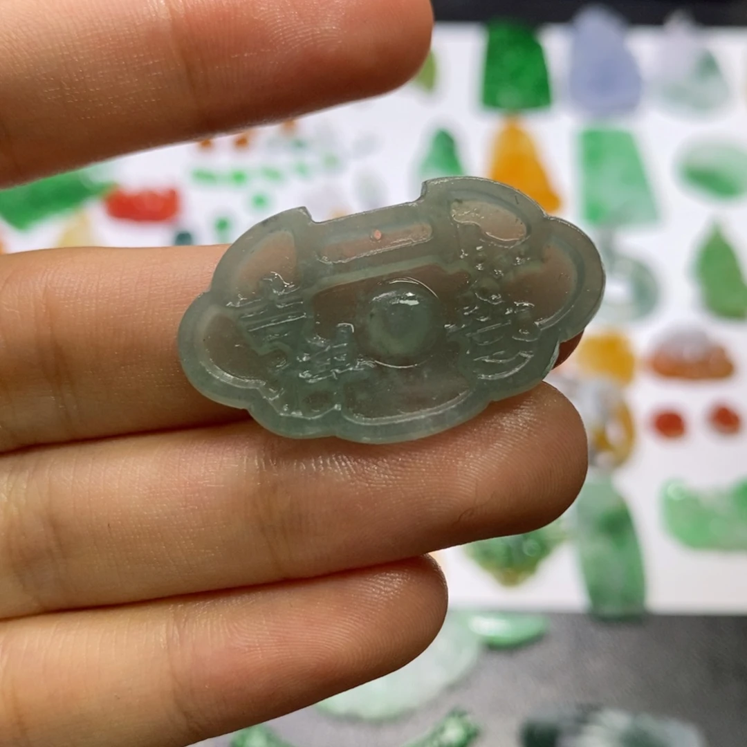 定制翡翠未镶嵌锁吊坠