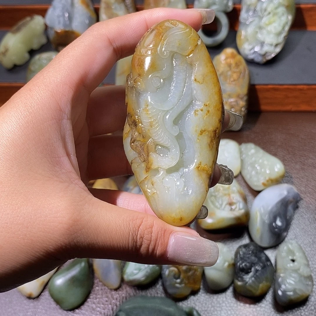 福***荣颈饰未镶嵌和田玉