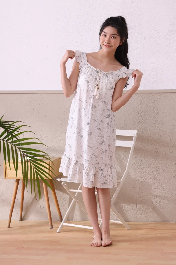 高级感月光丝睡裙带胸垫2025年夏季新款时尚复古气质无袖甜美碎花