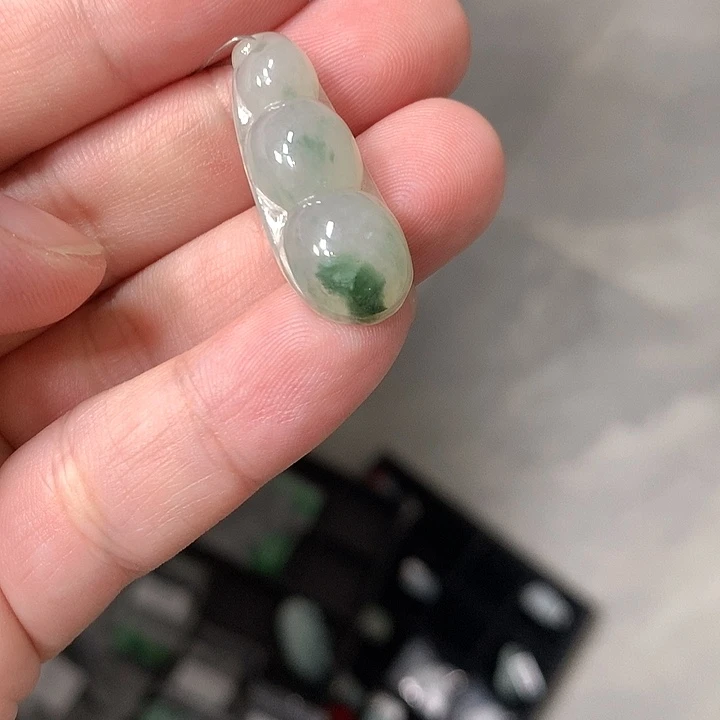 翡翠颈饰未镶嵌豆子