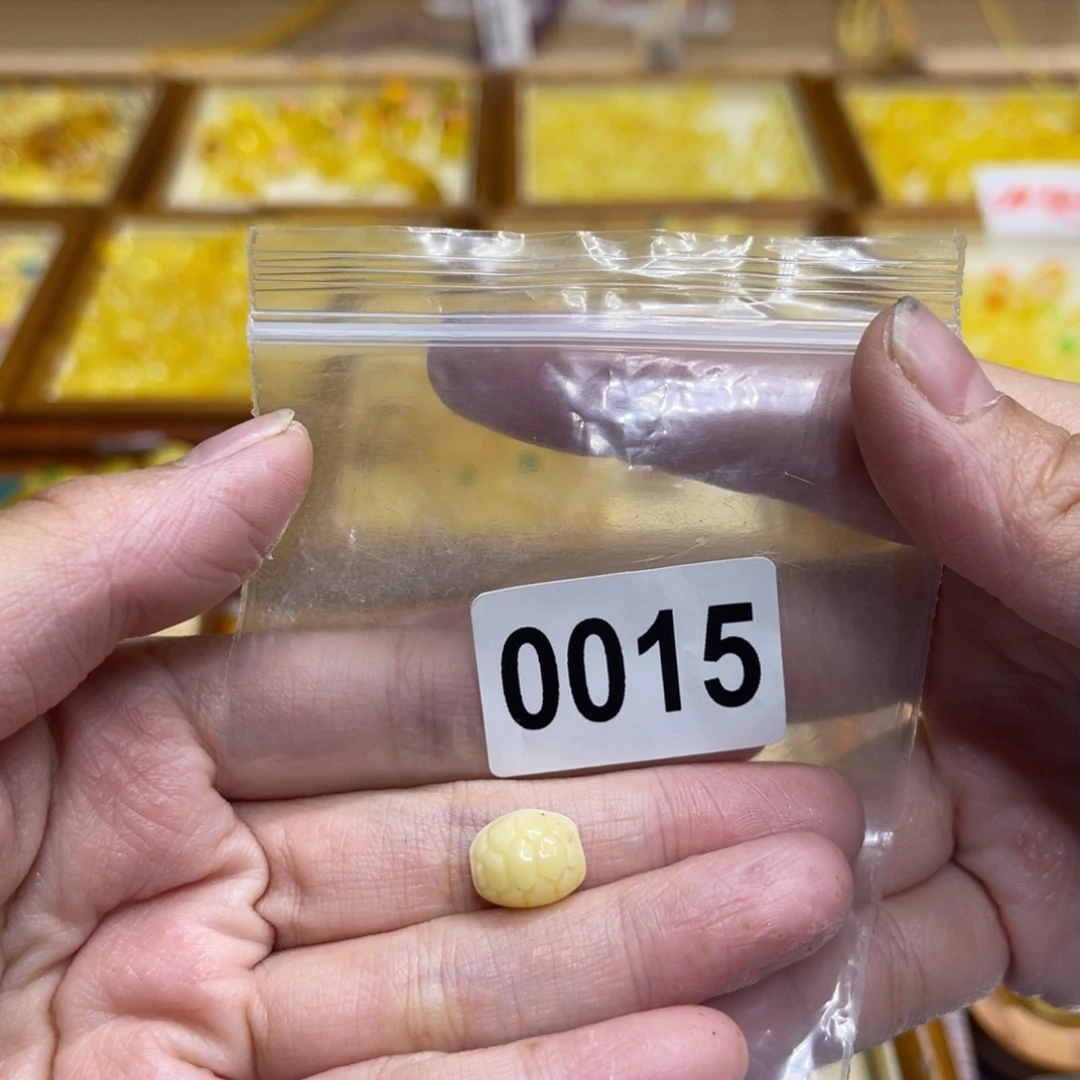 大***棠未镶嵌毛衣链琥珀