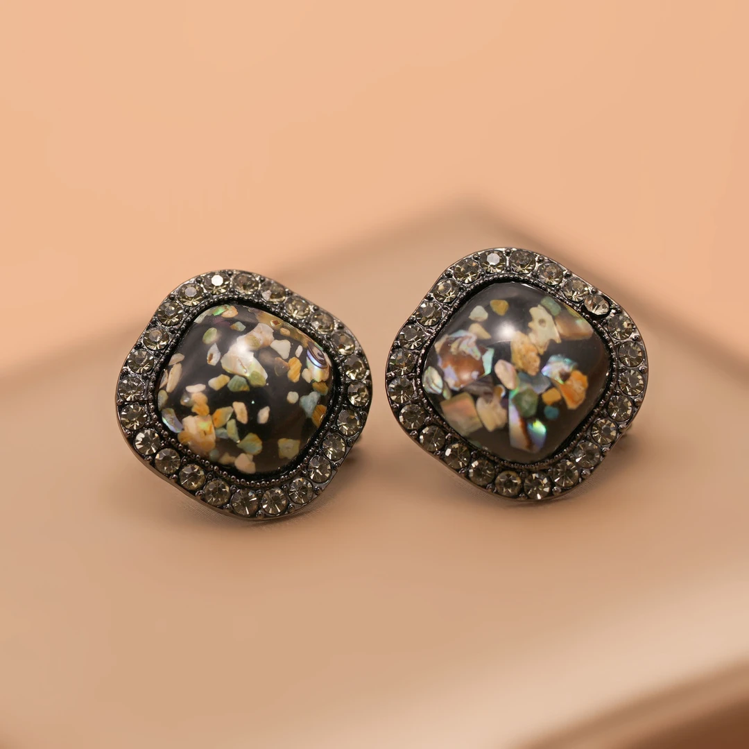 铜合金贝壳耳饰 2025新款港风复古气质赫本耳环女小众设计感耳钉