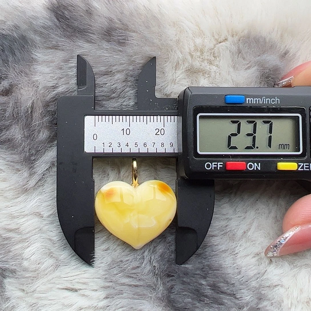 琥珀未镶嵌裸石屁桃