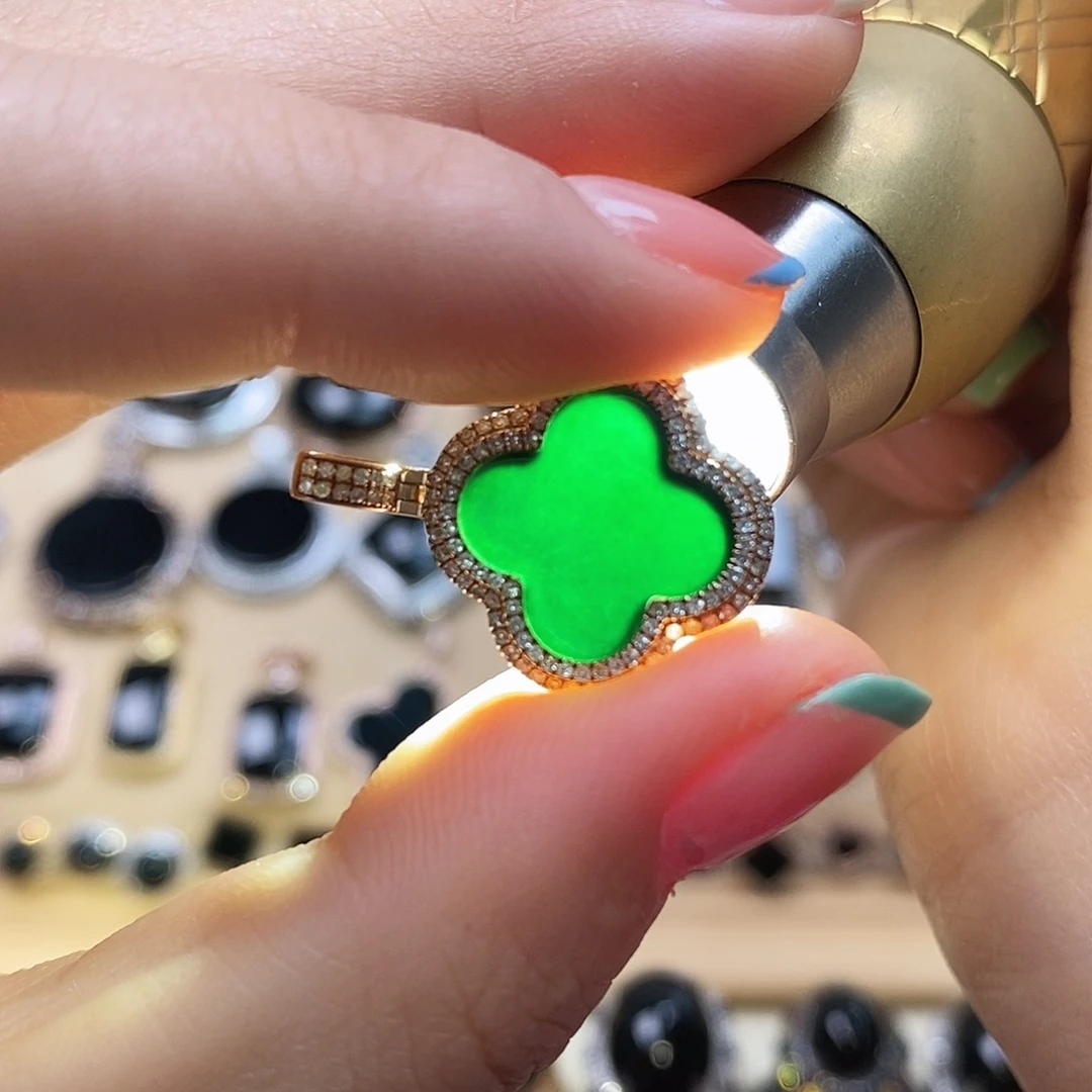 翡翠颈饰18K金镶嵌天然翡翠墨翠