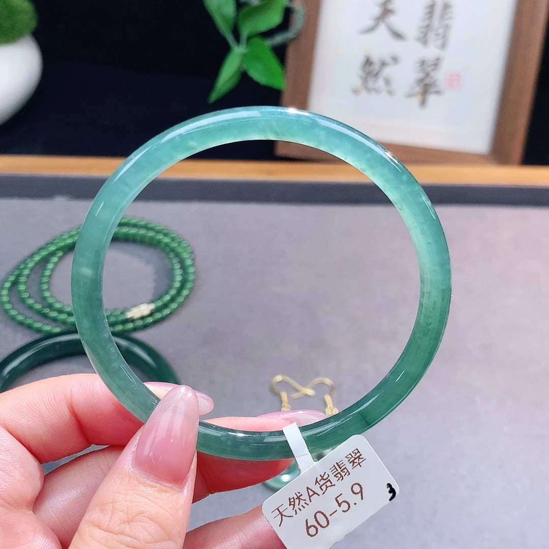 翡翠手镯（圆镯）未镶嵌