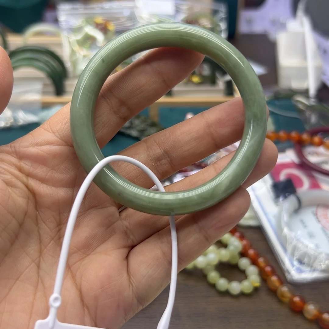 和田玉未镶嵌手镯54.4圈围364