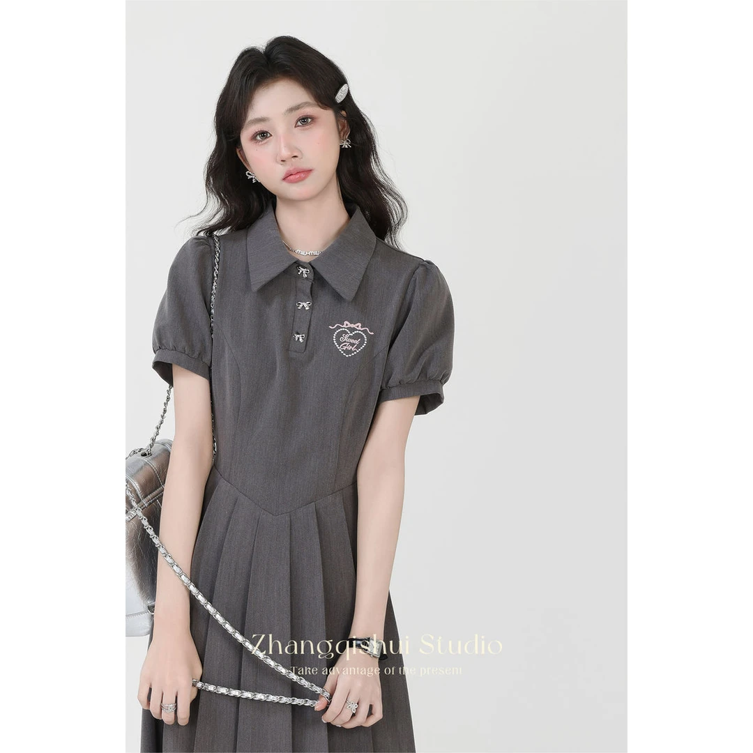 张汽水《女高体验卡》夏季新款女灰色polo领学院风刺绣连衣长裙子