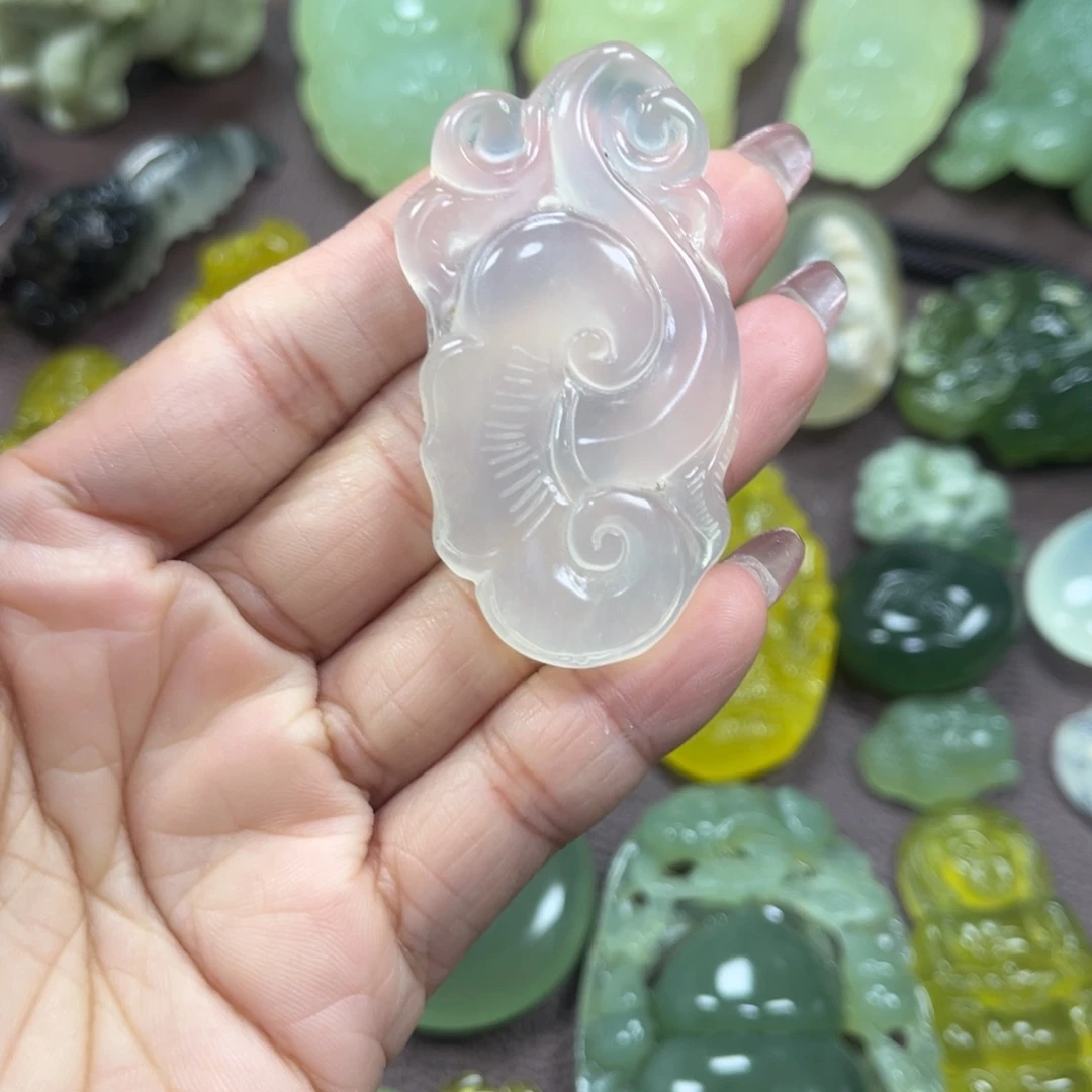 蛇纹石玉未镶嵌颈饰