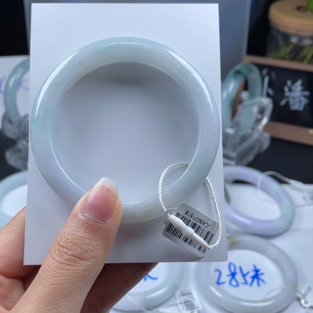 翡翠未镶嵌手镯基地质检