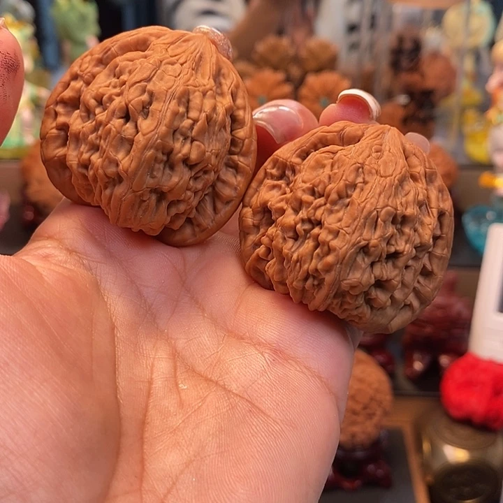 文玩核桃吊坠44虎头王