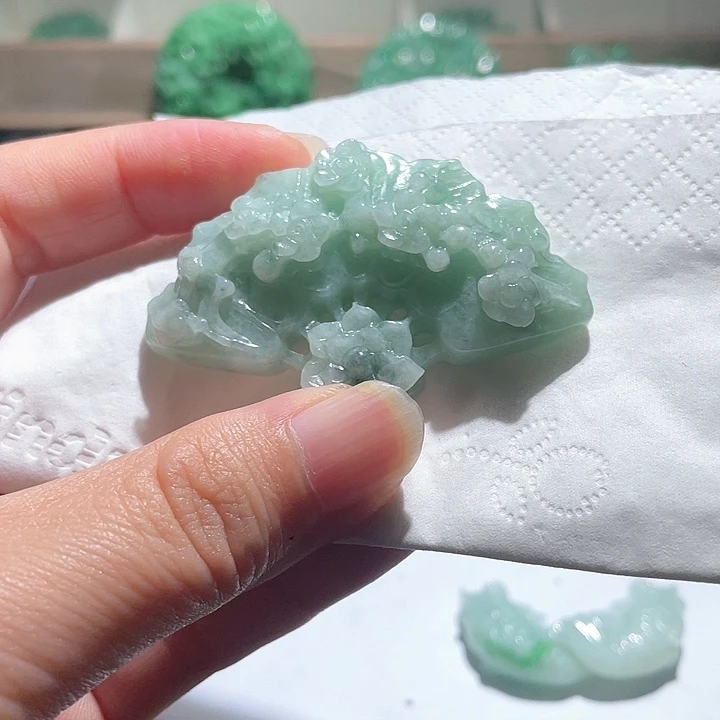 颈饰未镶嵌翡翠天