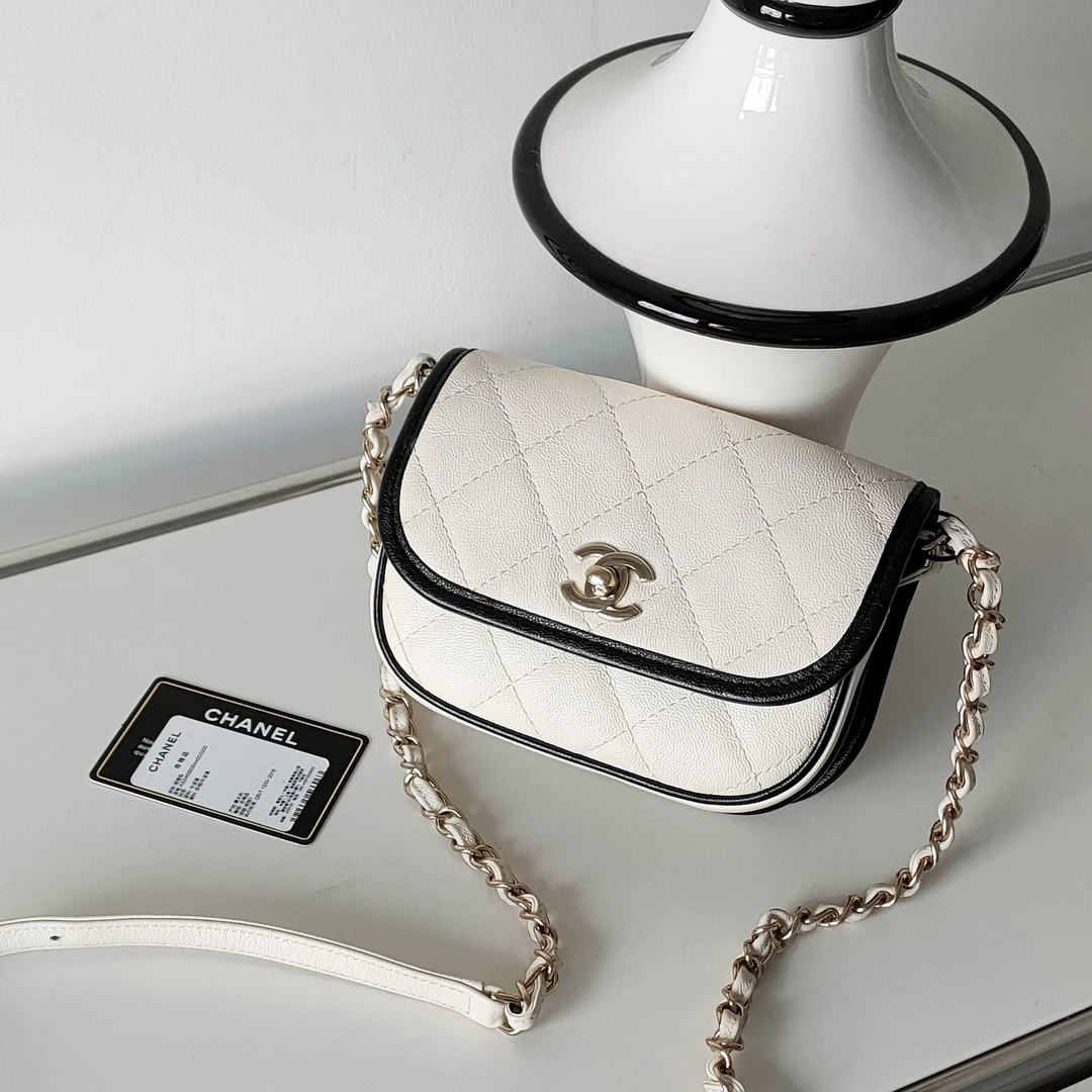 99新 Chanel/香奈儿 Azul -米白淡金扣荔枝马鞍滚边斜挎包37959