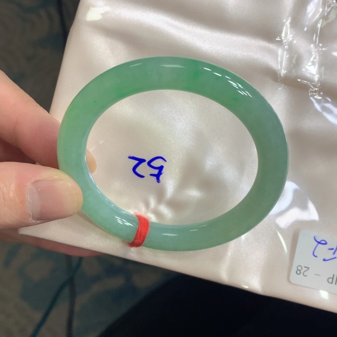 翡翠未镶嵌手镯（圆镯）翡翠