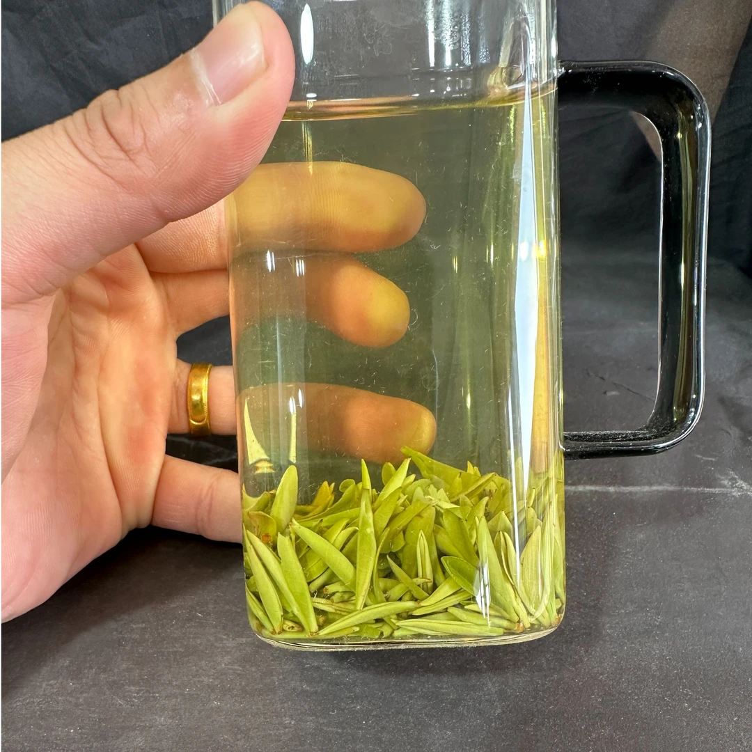 【霞姐】（Y-42）2025   明前开园头采顶芽野茶