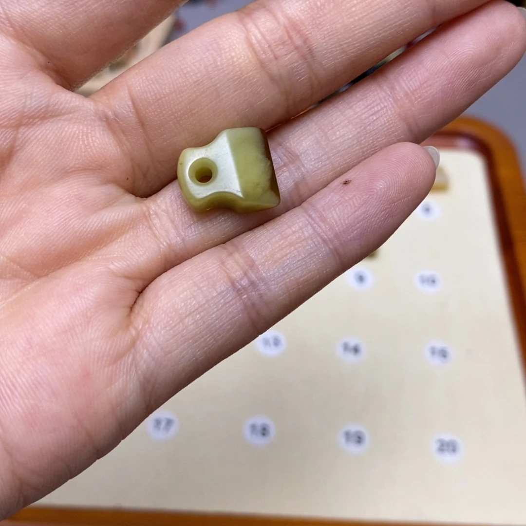 蛇纹石玉合金配饰芬**织