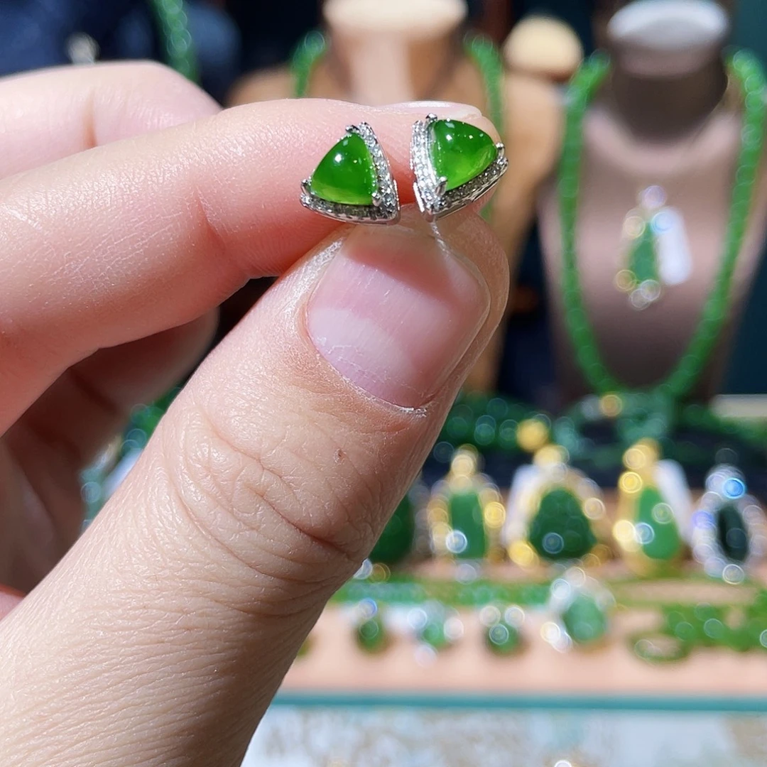 和田玉（碧玉）未镶嵌颈饰耳钉