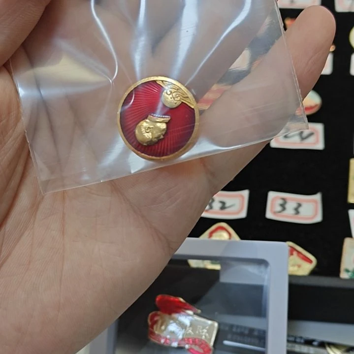 嗨***包毛主席红色收藏像章
