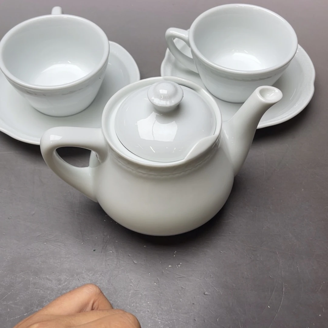 L***糖瓷片密密麻麻地铺满一层