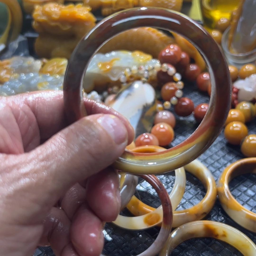 石英质玉未镶嵌颈饰