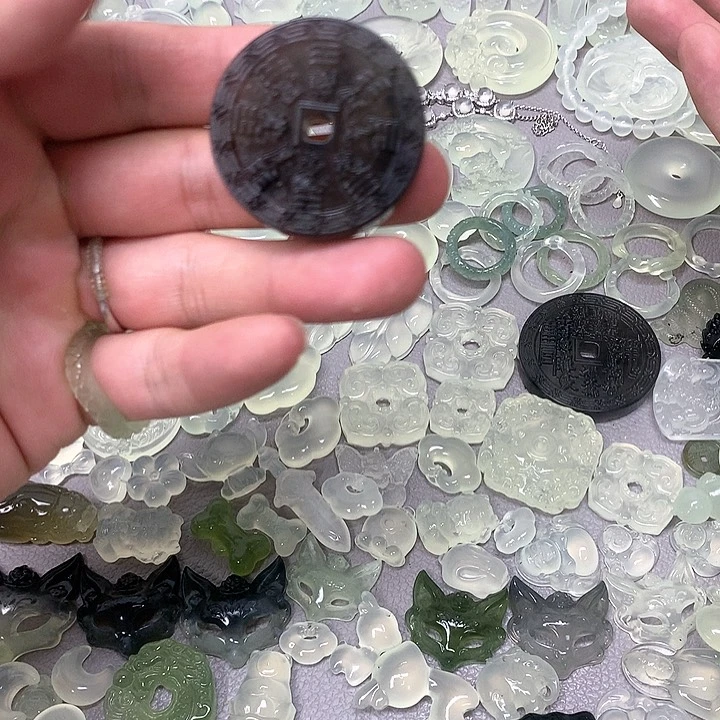 蛇纹石玉颈饰未镶嵌演***7