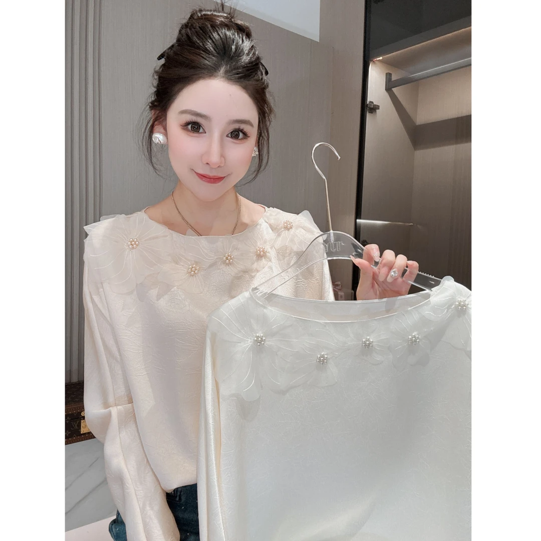 设计师款圆领领口花朵时尚长袖小衫