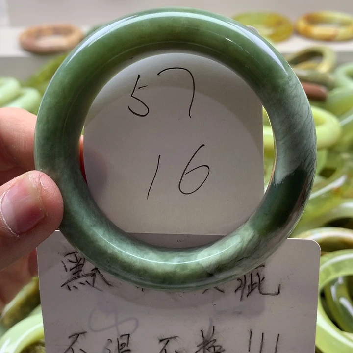 蛇纹石玉手镯未镶嵌