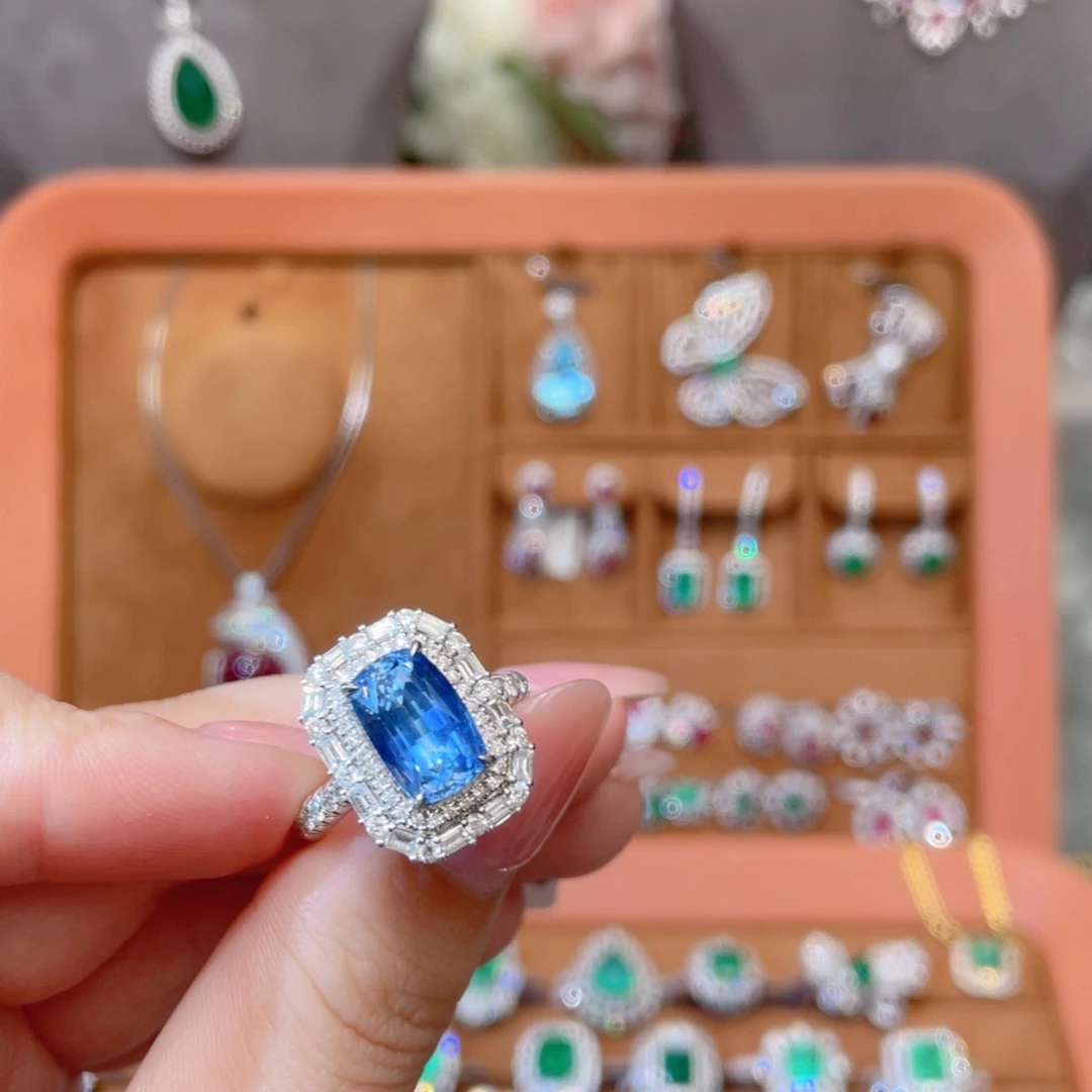 蓝宝石18K金镶嵌戒指4.43