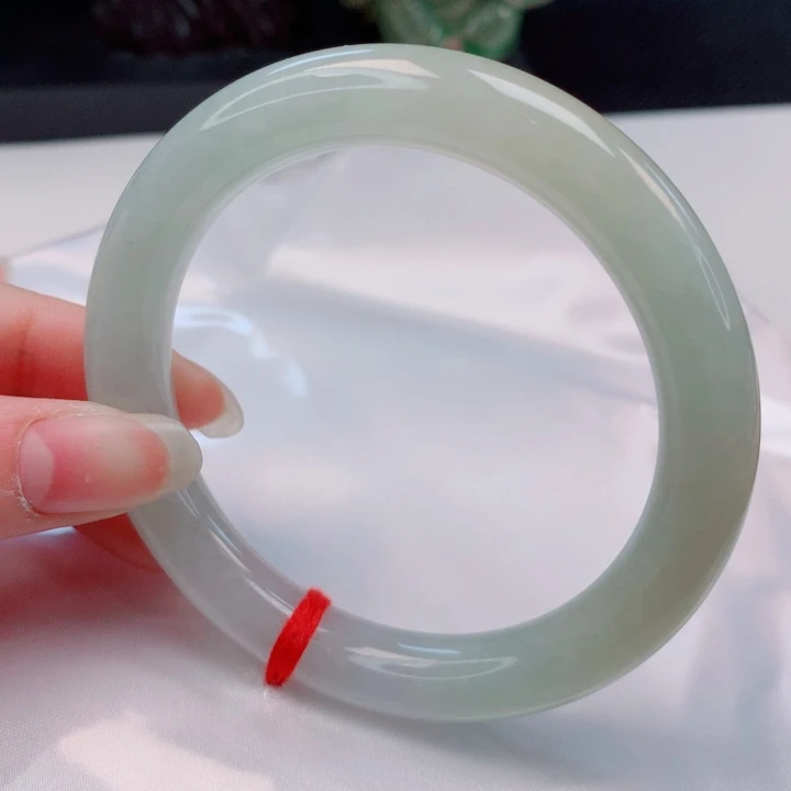 未镶嵌手镯（圆镯）翡翠