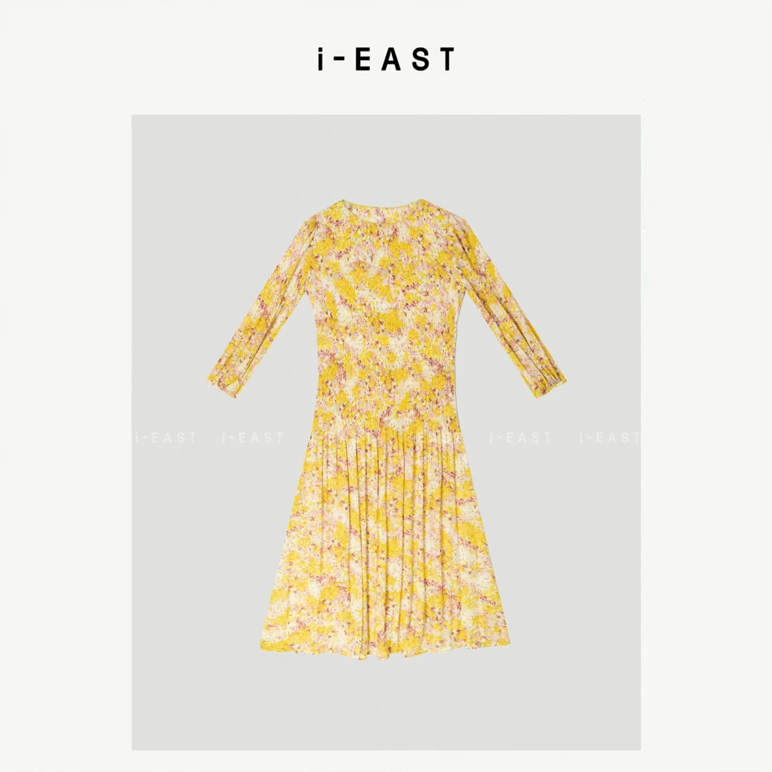 i-EAST 摩纳歌花园~度假风碎花长袖连衣裙-5X Q13763