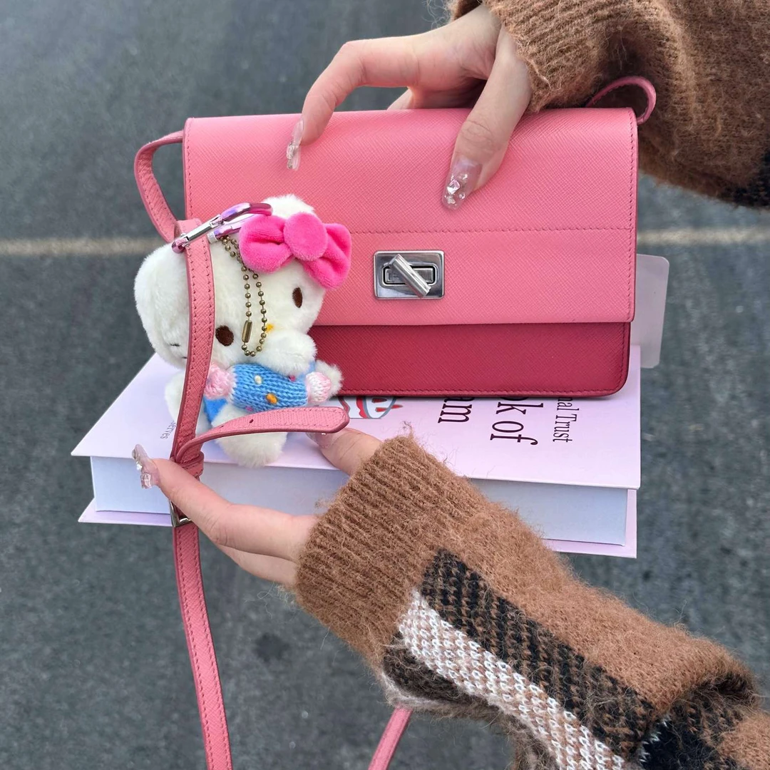 95新 Prada/普拉达 入目 粉色斜挎包 06303