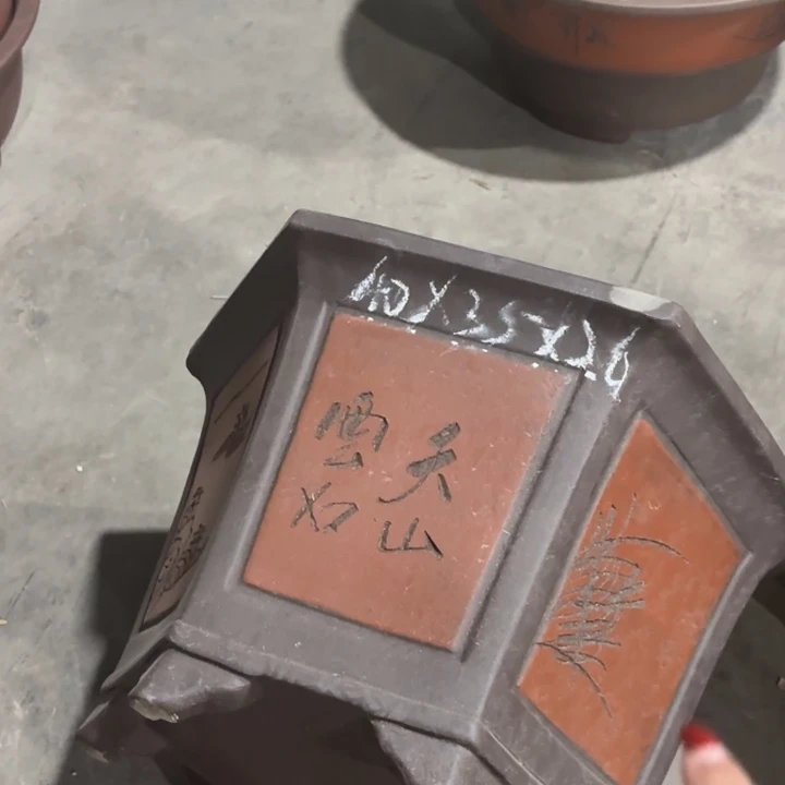 紫砂花盆              120/2