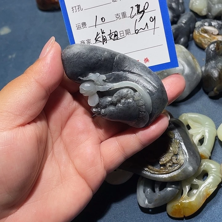 和田玉（糖玉）未镶嵌颈饰福****水毛货定制