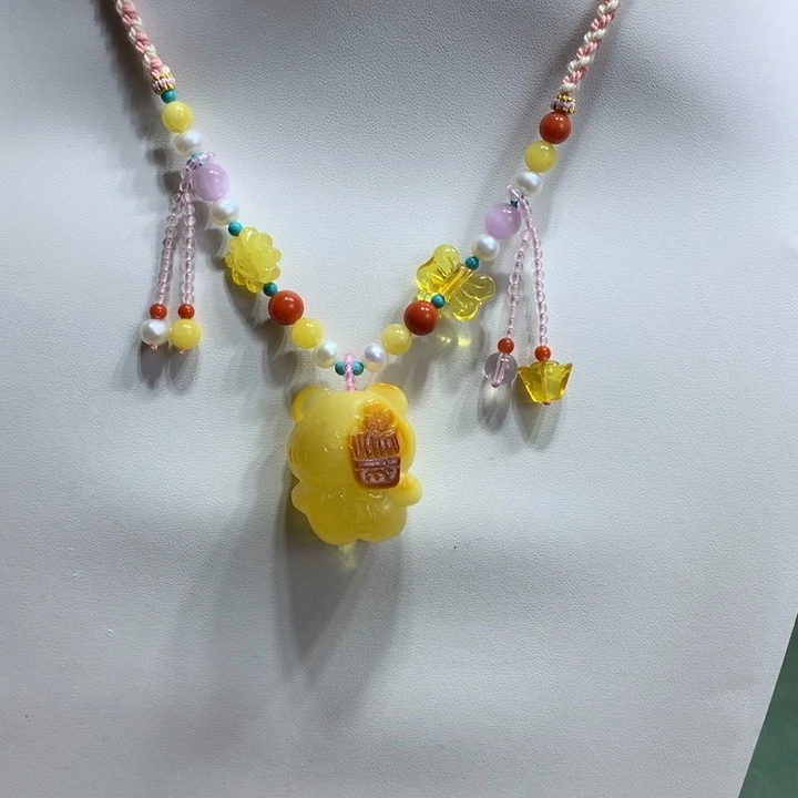 蜜蜡未镶嵌颈饰小熊