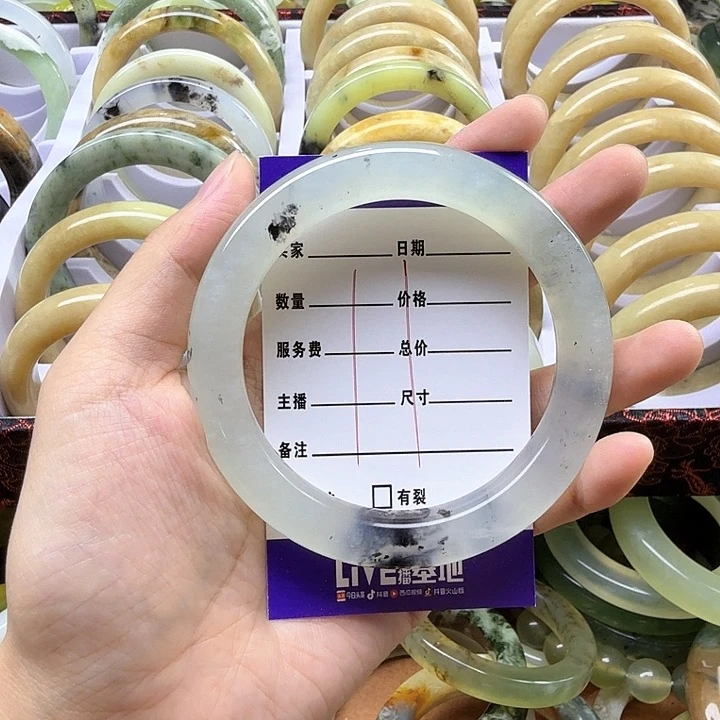 春***回蛇纹石玉未镶嵌纯天然蛇纹石岫玉