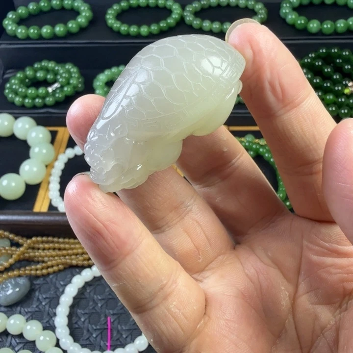 颈饰未镶嵌和田玉（糖玉）