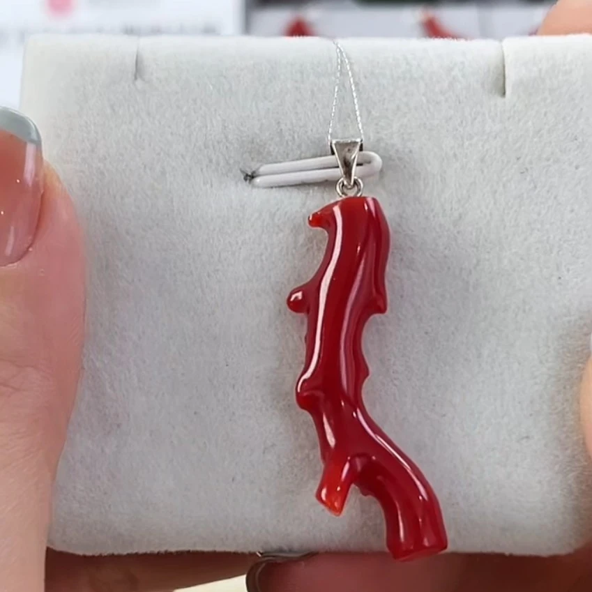 天然宝石红珊瑚吊坠