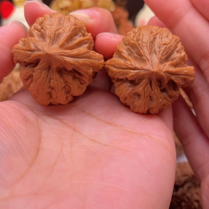 木质类文玩核桃红锦鲤39