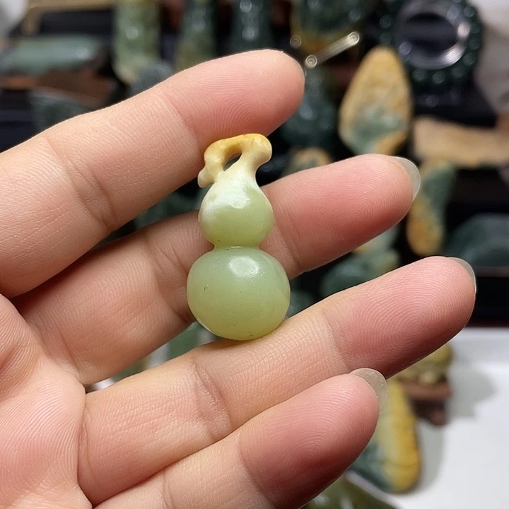 岫岩河磨玉（透闪石质玉）未镶嵌吊坠(不含链)