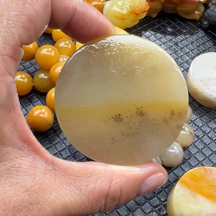 石英质玉（黄龙玉）颈饰未镶嵌