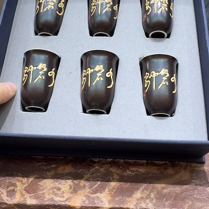 闻香杯一组六个，瓷。品茗赏