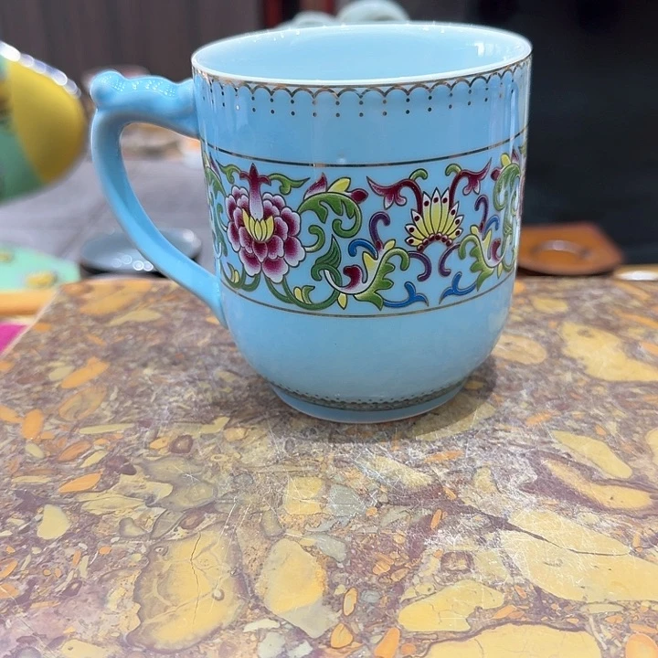 个人杯一个，瓷。。。品茗