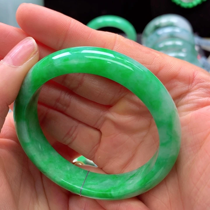 【闪购商品】翡翠手镯未镶嵌猪****天然翡翠手镯
