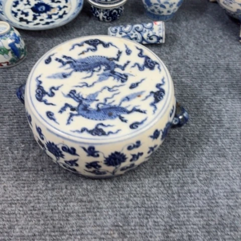 悟****）一个青花龙纹罐