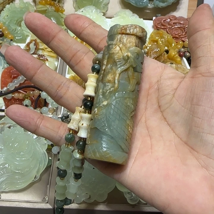 蛇纹石玉吊坠未镶嵌