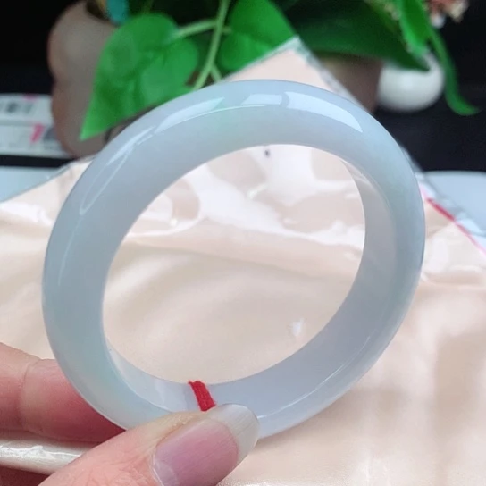 翡翠手镯未镶嵌       正圈52.2