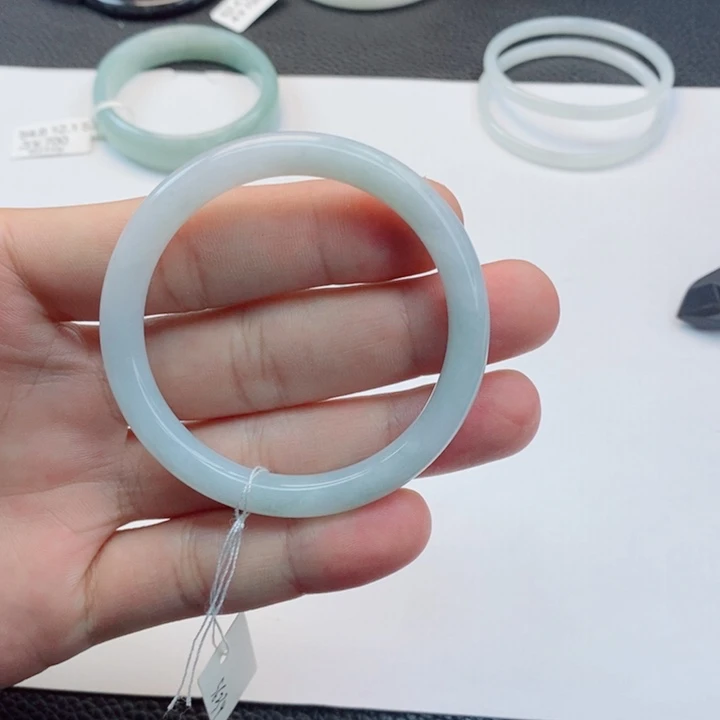 *****翡翠未镶嵌手镯51-52美人条