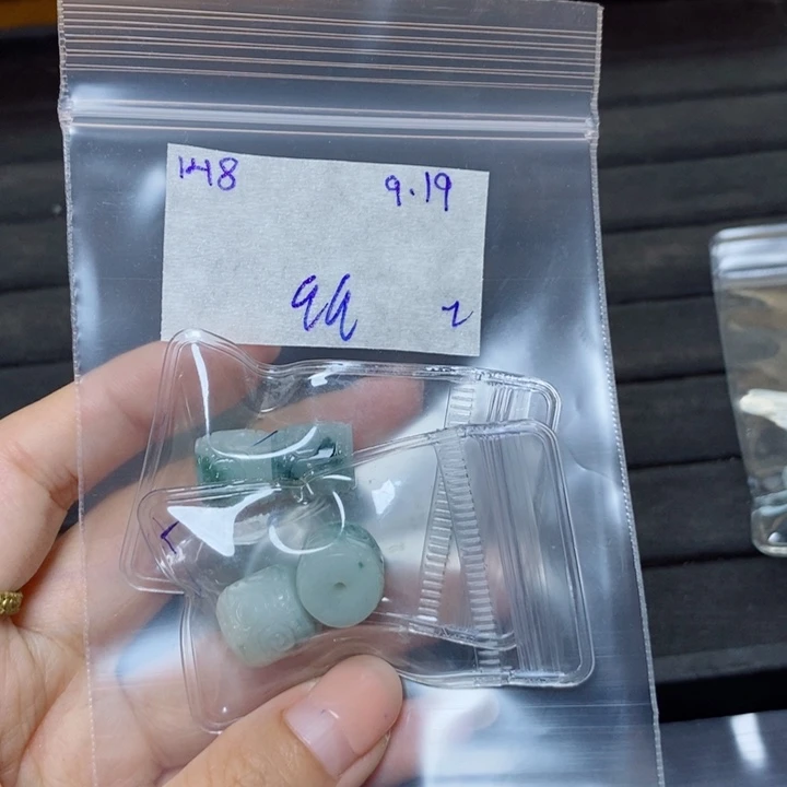 璞***7未镶嵌定制翡翠不退