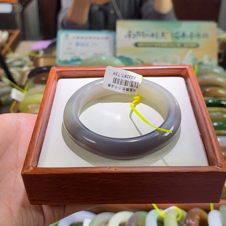 和田玉未镶嵌手镯52