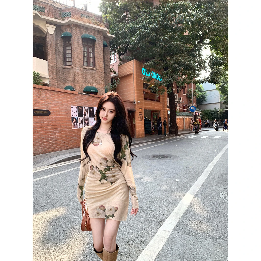 一字肩系带不对称下摆印花长袖连衣裙女收腰显瘦纯欲风包臀短裙子