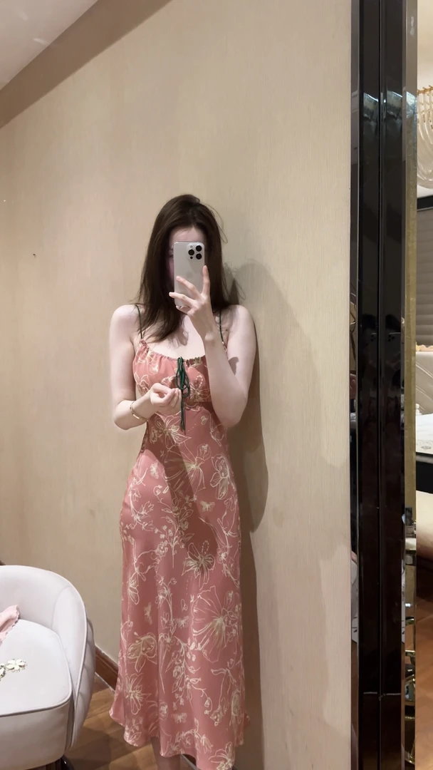 闪闪定制 粉蝶 夏季粉色蝴蝶印花显白长款吊带裙连衣裙2554